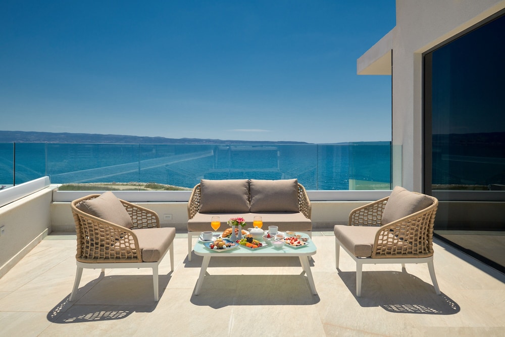 Premium Suite (Amphora) - Photo 1
