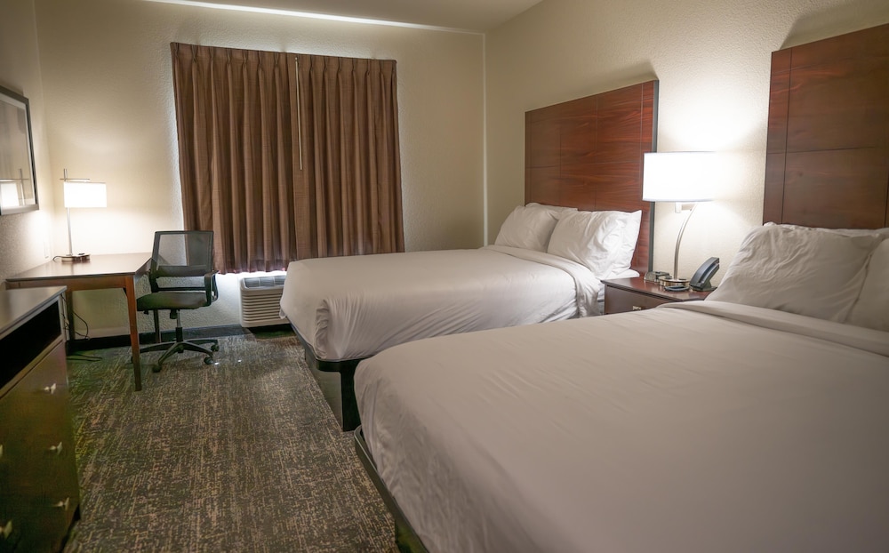 Room, 2 Queen Beds, Non Smoking - Photo 1