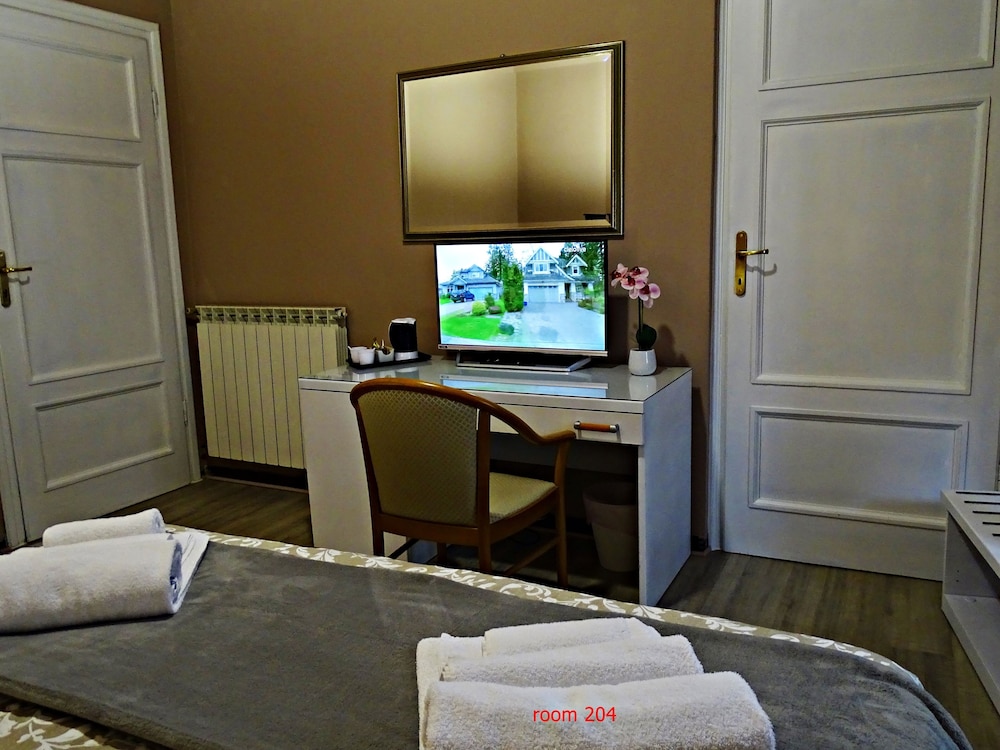 Classic Triple Room - Photo 12