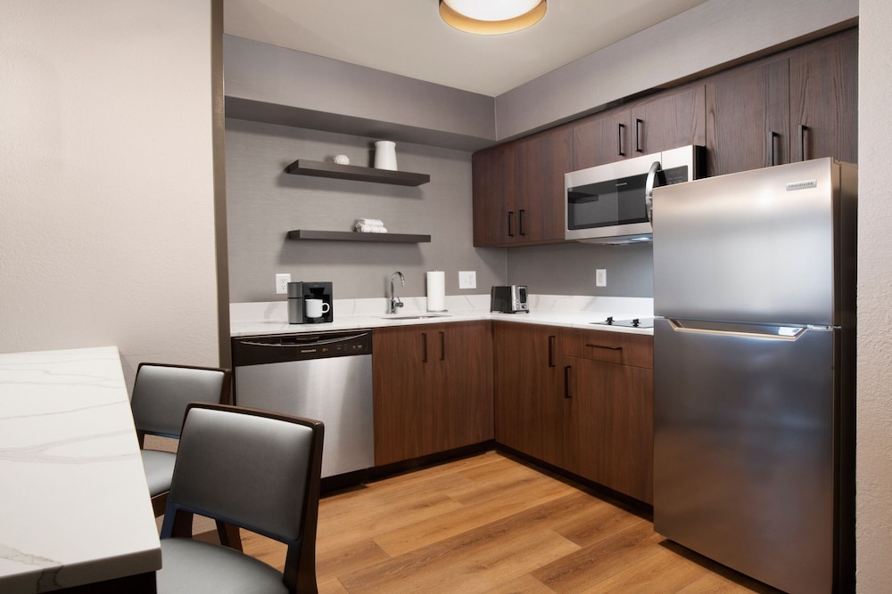 Suite, 1 Bedroom - Photo 2