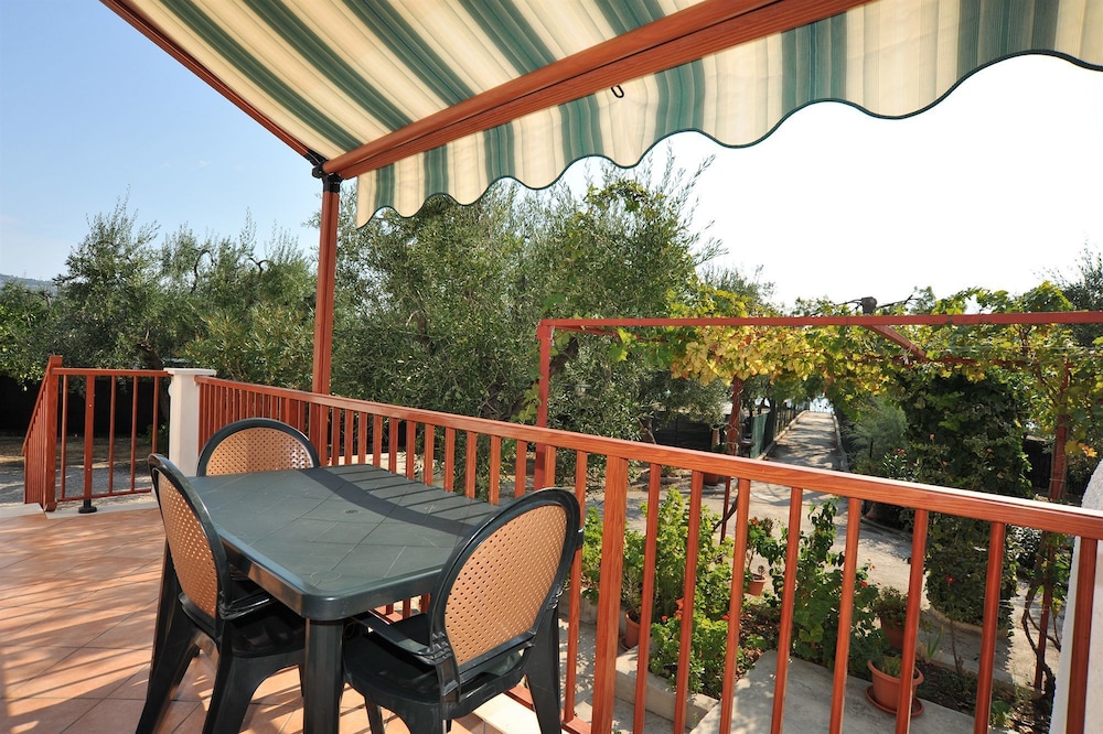 Family Studio, Kitchenette, Garden View photo 2