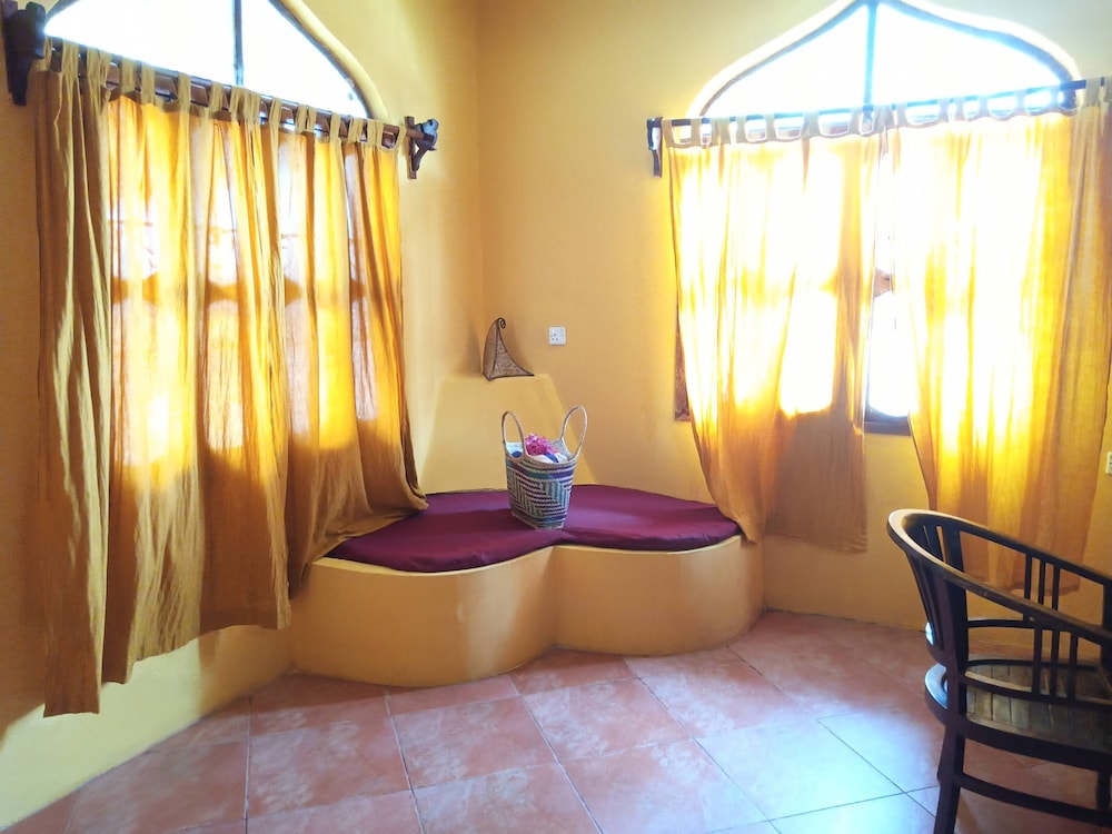 Deluxe Suite, Jetted Tub