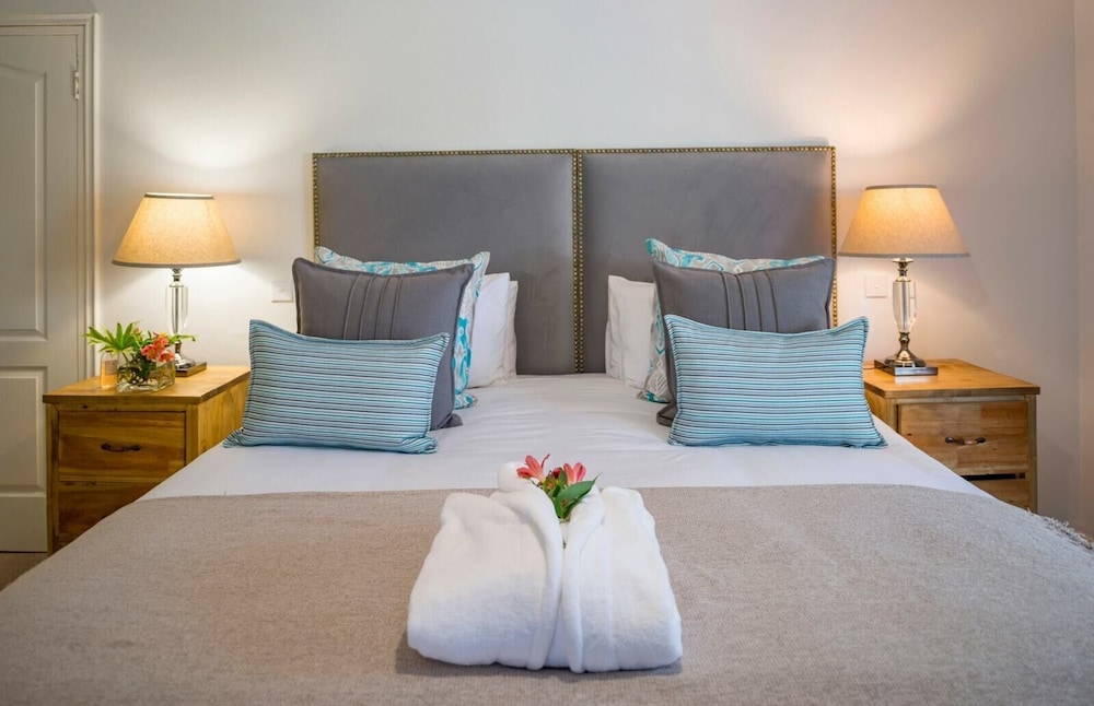 Luxury Room, 1 King Bed, Garden View (1) photo 3