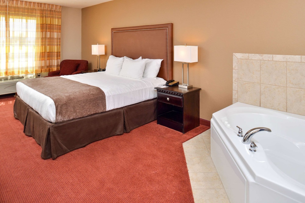 Suite, 1 King Bed, Non Smoking photo 1