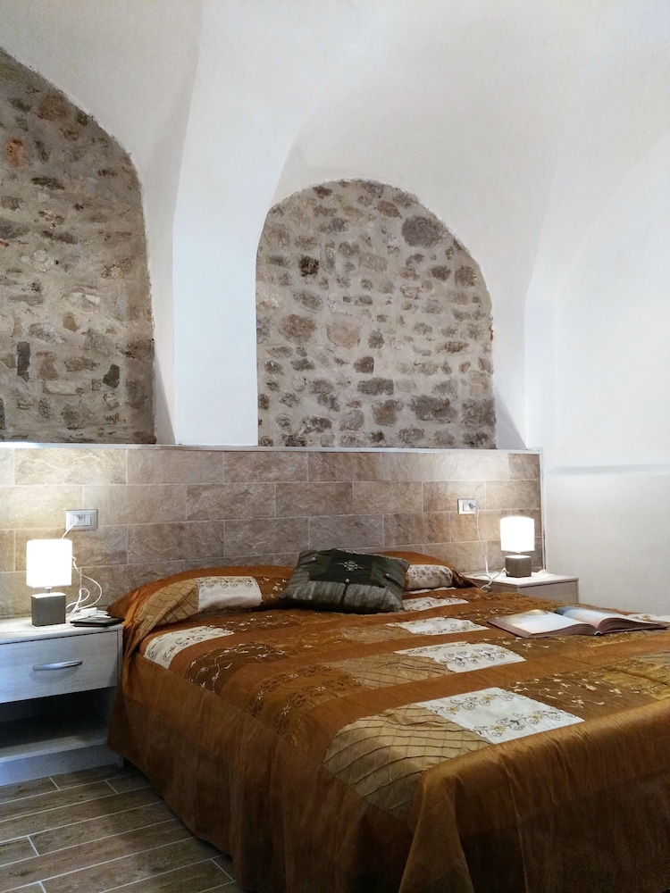 Apartment, 2 Bedrooms, Ground Floor photo 1
