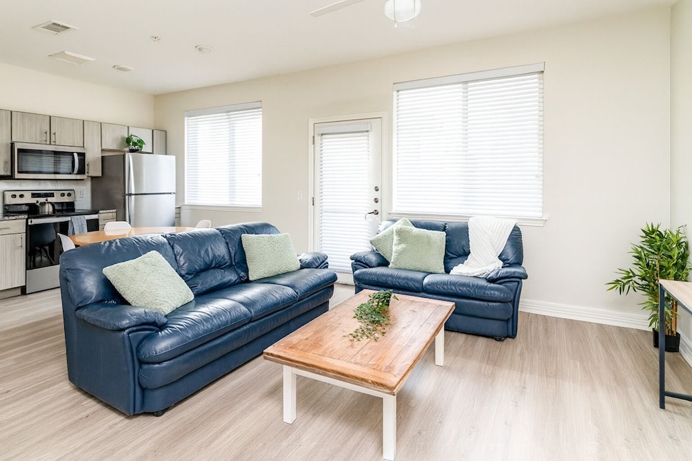 Classic Apartment, 1 Queen Bed, Non Smoking, Pets Allowed photo 3