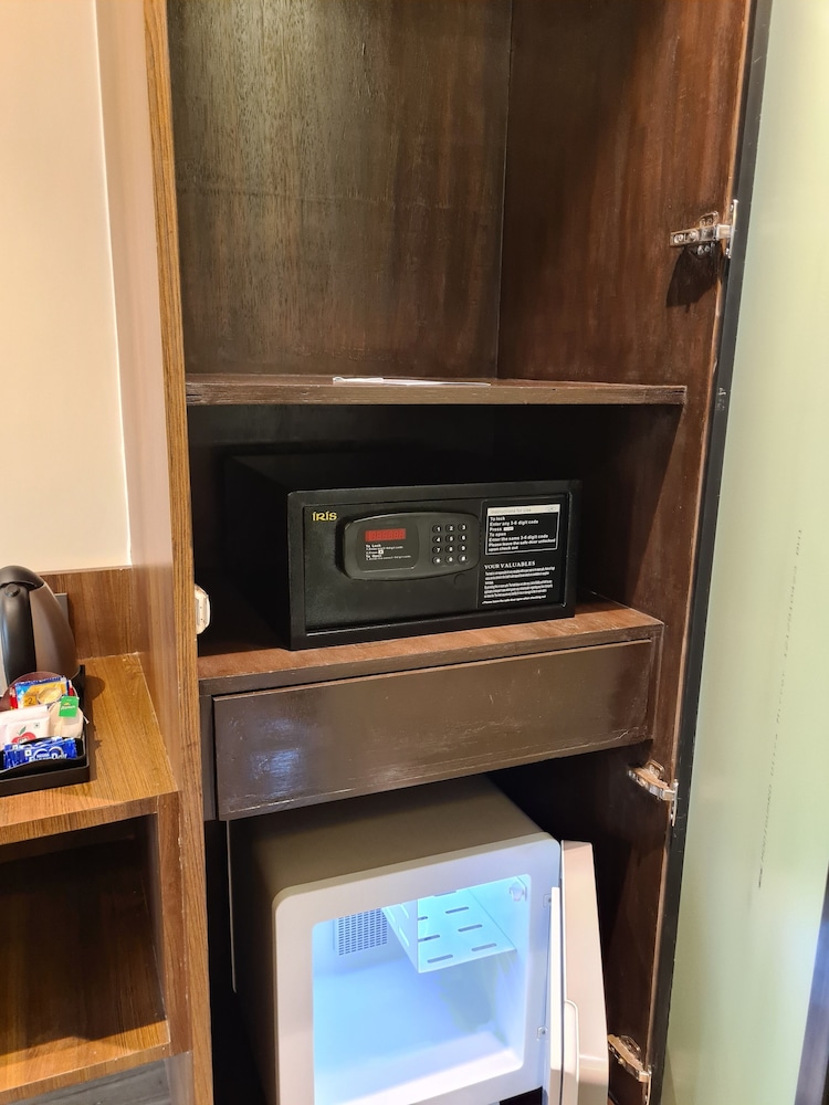 Executive Room - Photo 6