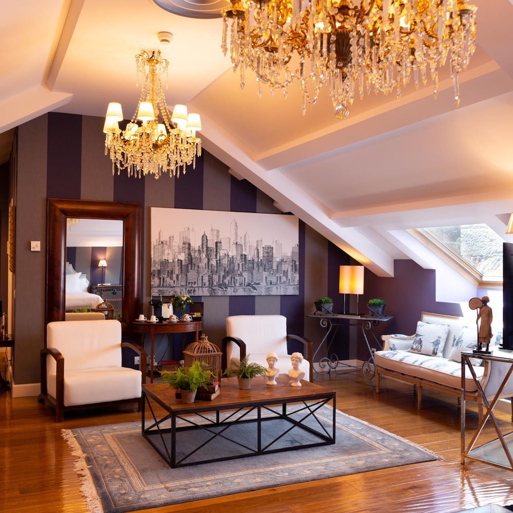 Suite (1 Person) Suite (1 Person)