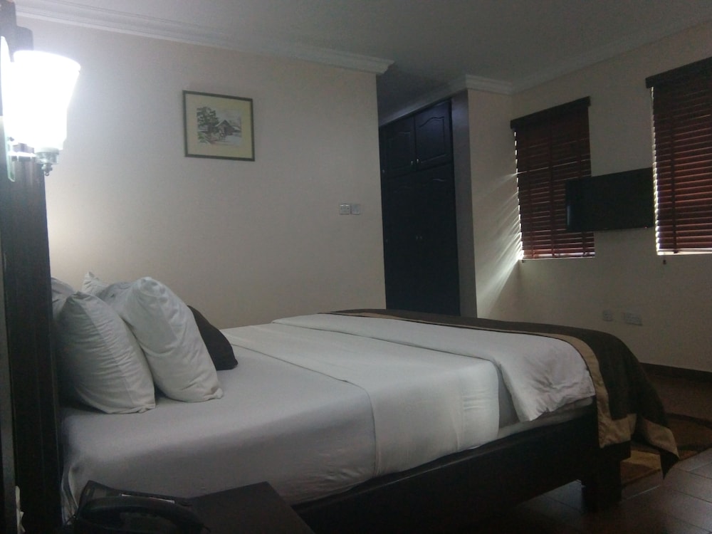 Executive Double Room, 1 Queen Bed, Non Smoking, Pool View photo 1