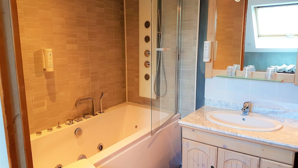 Classic Room, 1 Queen Bed, Non Smoking, Garden View - Photo 7