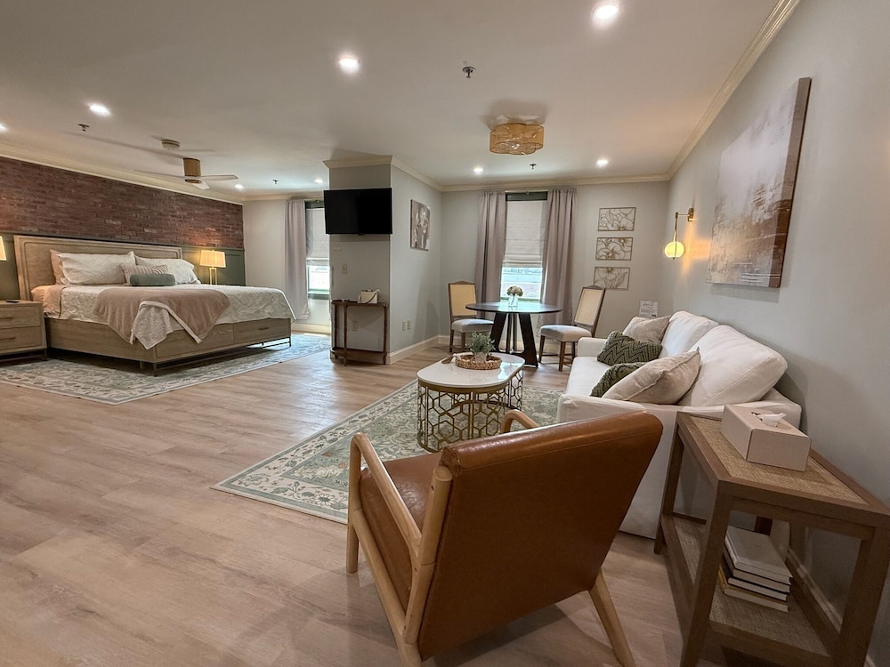 Signature Suite