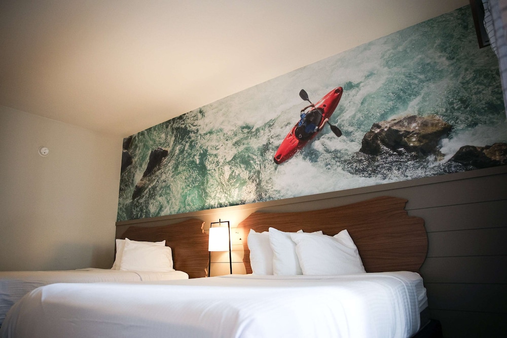 Standard Room, 2 Queen Beds, Non Smoking, Refrigerator & Microwave (Walk-in Shower;Theme Room) photo 2
