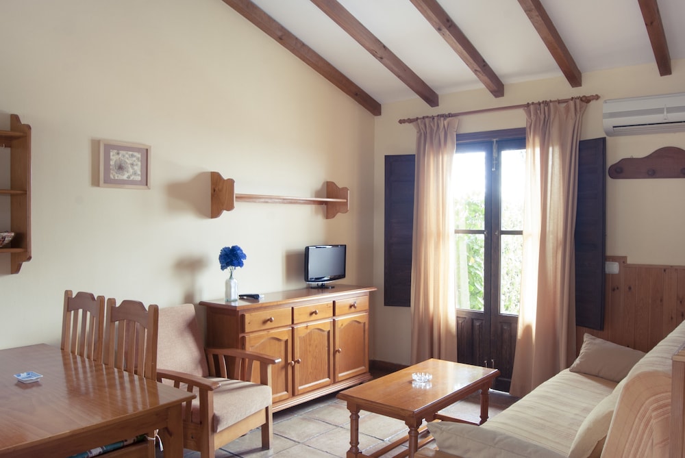 Basic Apartment, Multiple Beds, Smoking photo 2