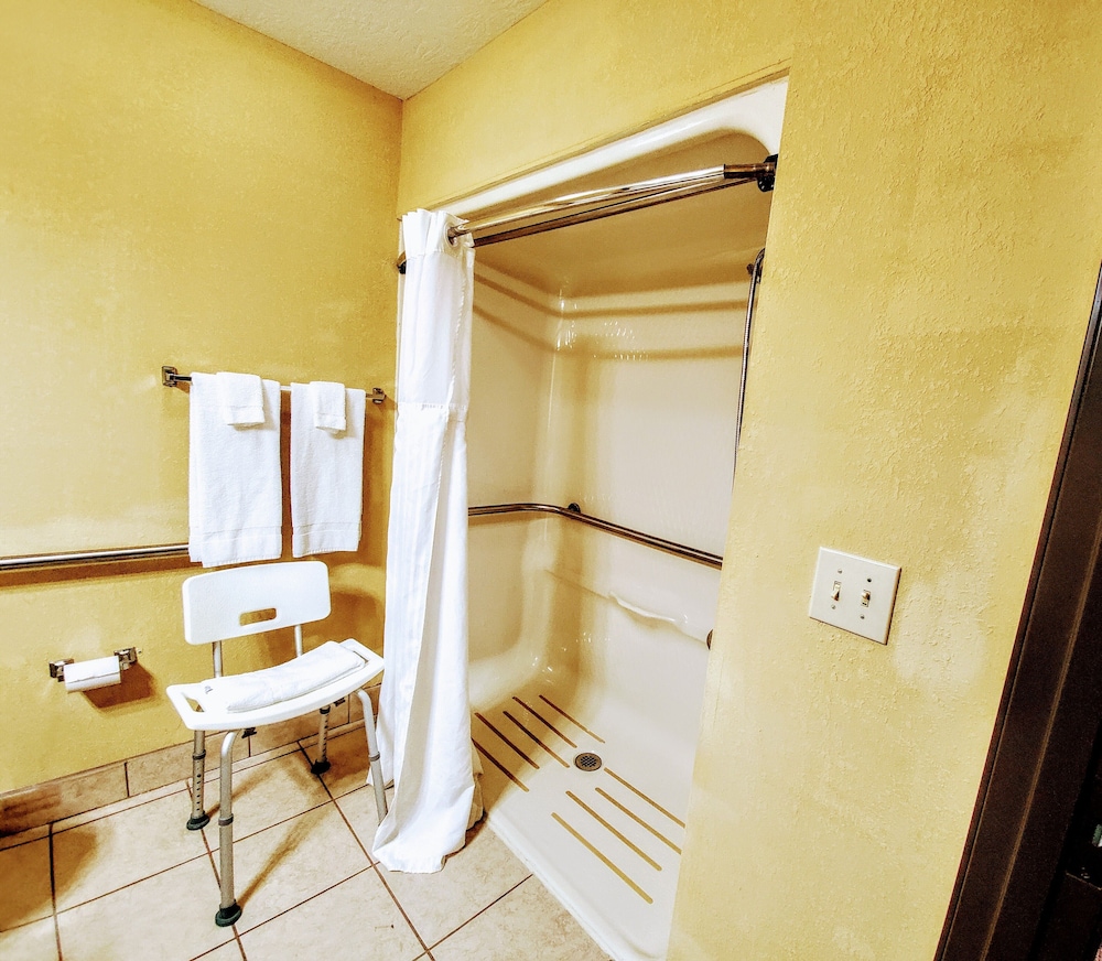 Room, 1 Queen Bed, Accessible, Non Smoking - Photo 4