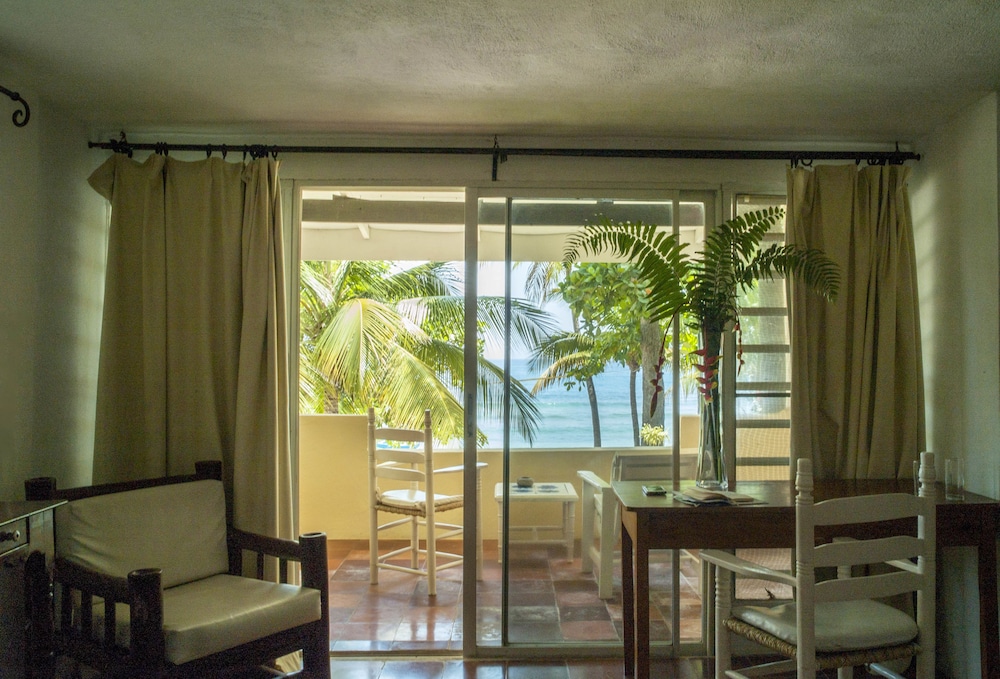 Classic Room, 1 Queen Bed, Non Smoking, Ocean View photo 2