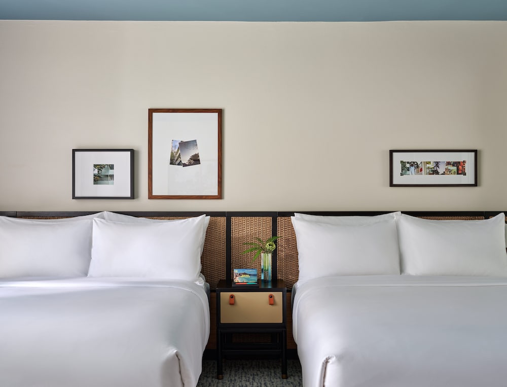 Deluxe Room, 2 Queen Beds, Roll-in Shower (ADA) - Photo 2