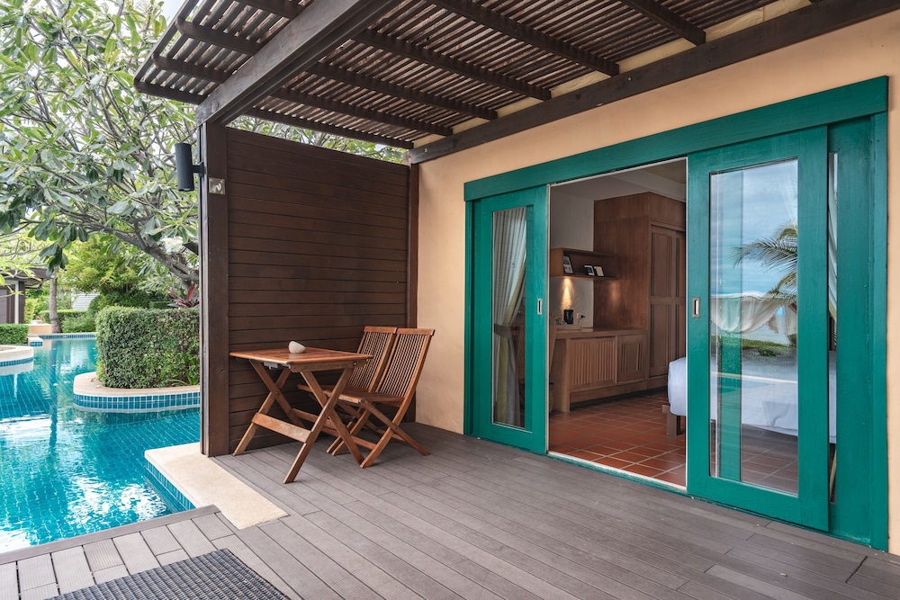 Beachfront Pool Access Suite - Photo 2