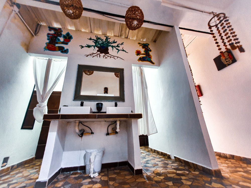 Economy Quadruple Room, Non Smoking, Shared Bathroom photo 2