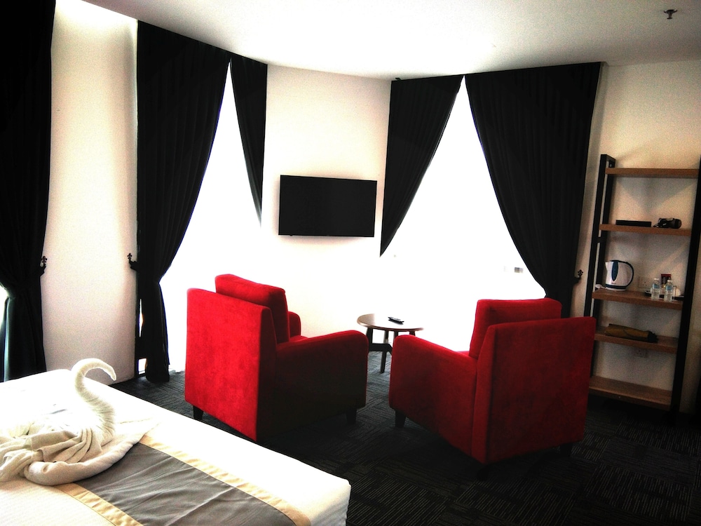 Suite Room - Photo 4