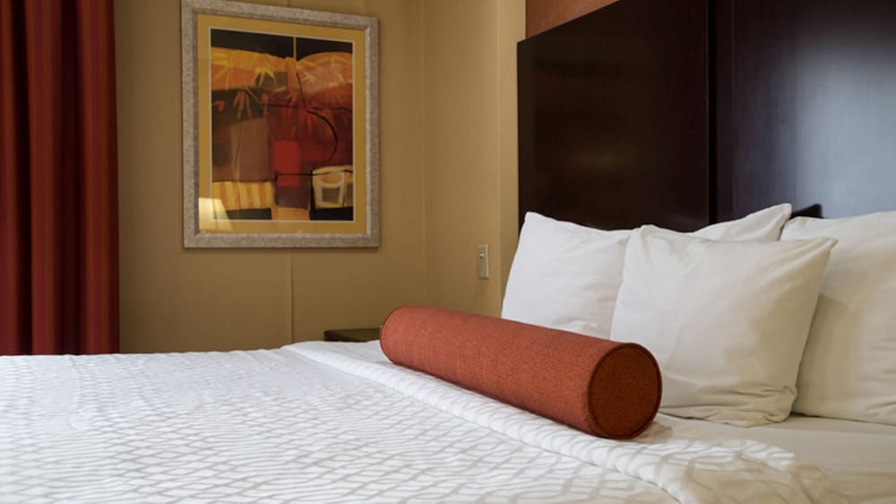 Suite, 1 King Bed, Non Smoking, Refrigerator & Microwave (Living Room;with Sofabed) - Photo 3