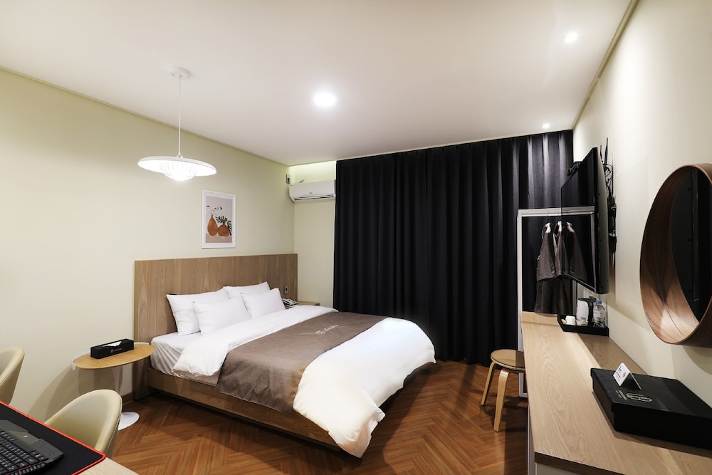 Deluxe 2 PC Room (Free Netflix) photo 1