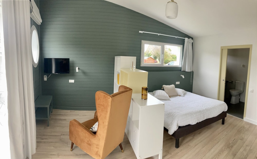Deluxe Double Room, Kitchen, Garden View