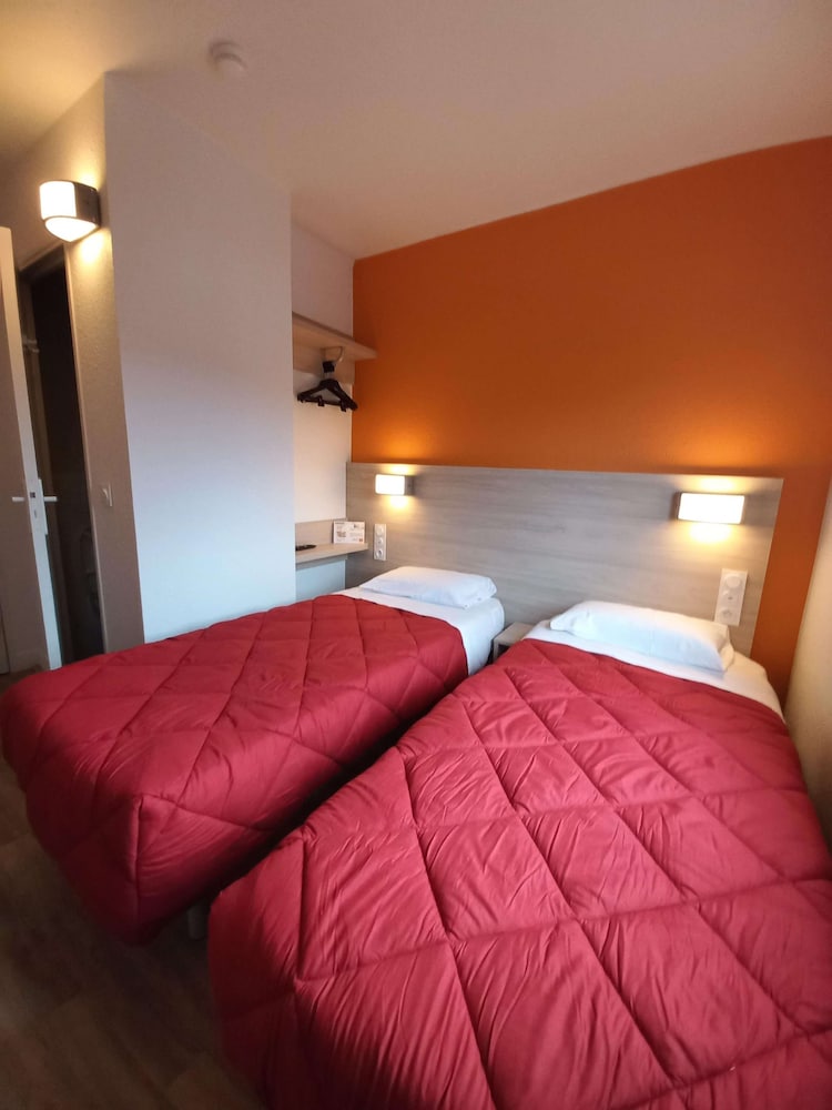 Standard Room, 2 Twin Beds - Photo 9