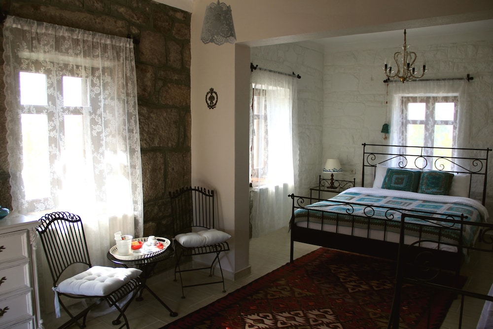 Superior Suite (Rosemary / Daphne) photo 1