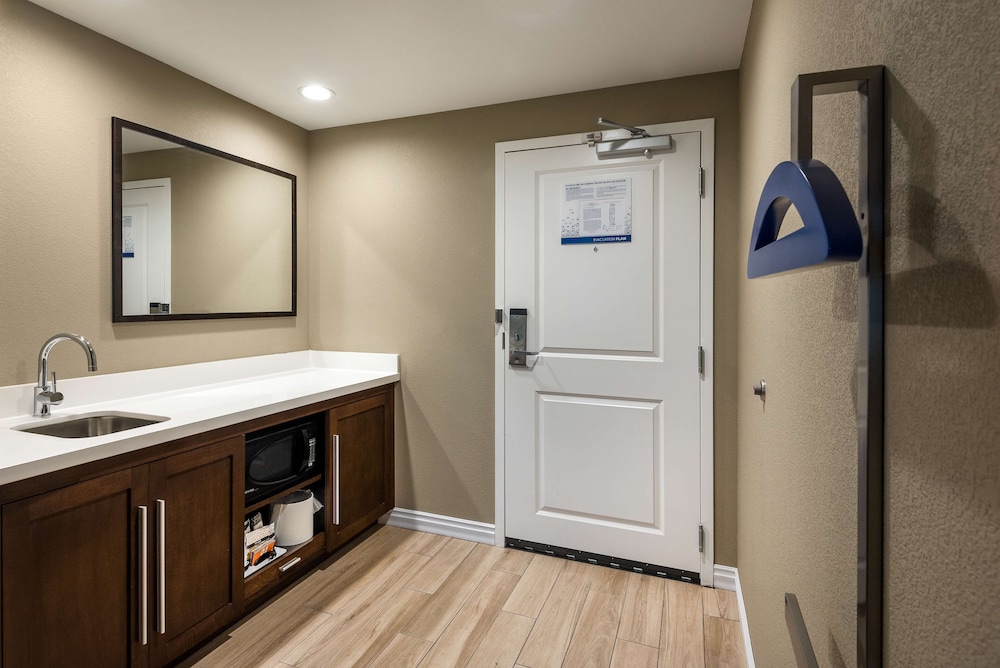 Room, 1 King Bed, Accessible, Non Smoking photo 3