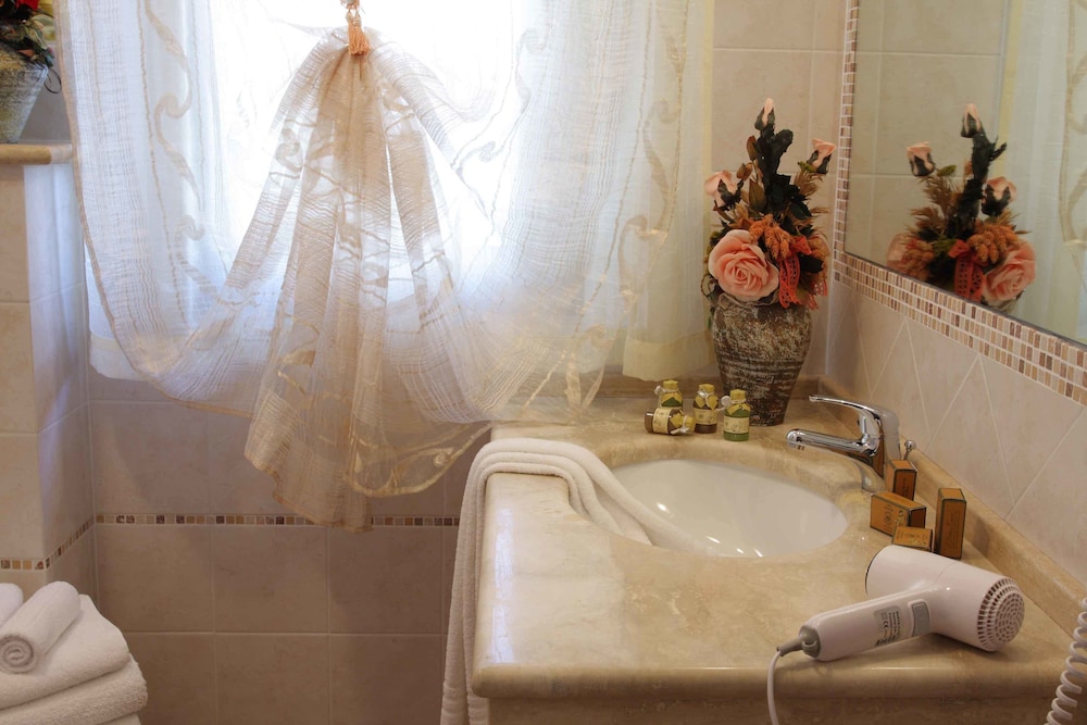 Classic Double Room, Mountain View photo 3