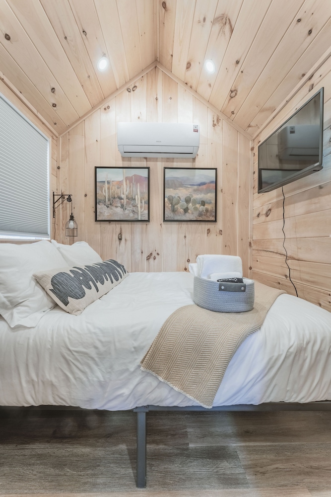 Modern Tiny Home on the Colo. River (12)