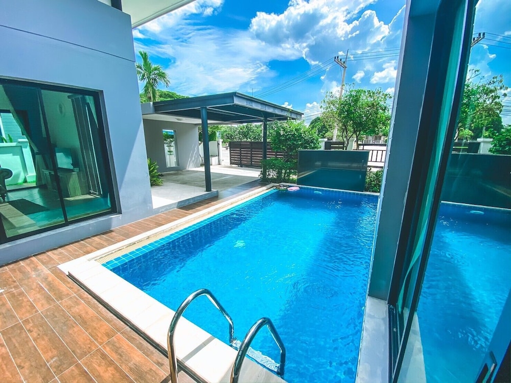 Villa, 3 Bedrooms, Pool View - Photo 3