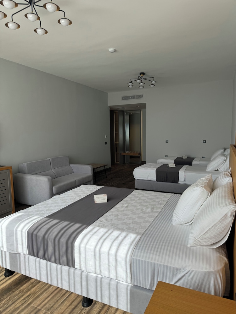 Family Quadruple Room photo 1