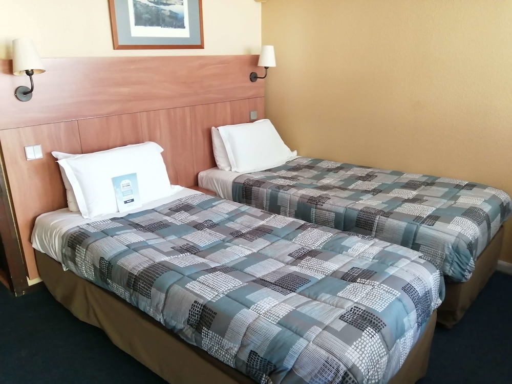 Standard Room, 2 Twin Beds - Photo 5