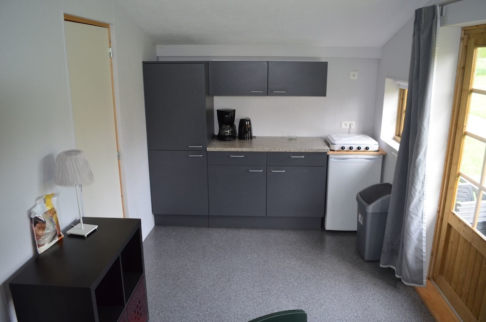 Mobile Home, 2 Bedrooms photo 3