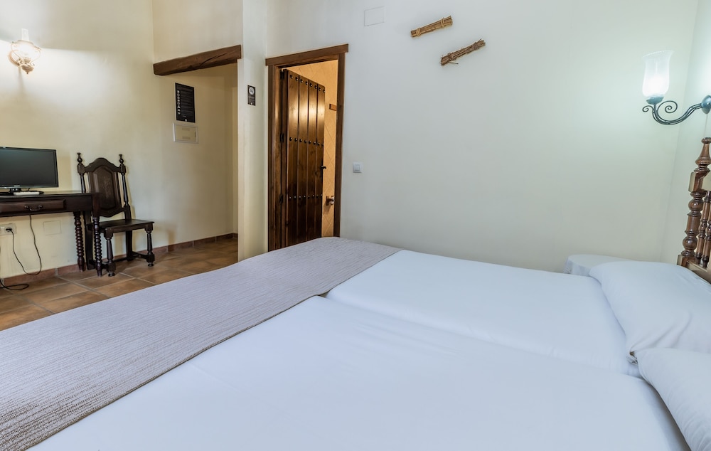 Superior Double or Twin Room - Photo 3