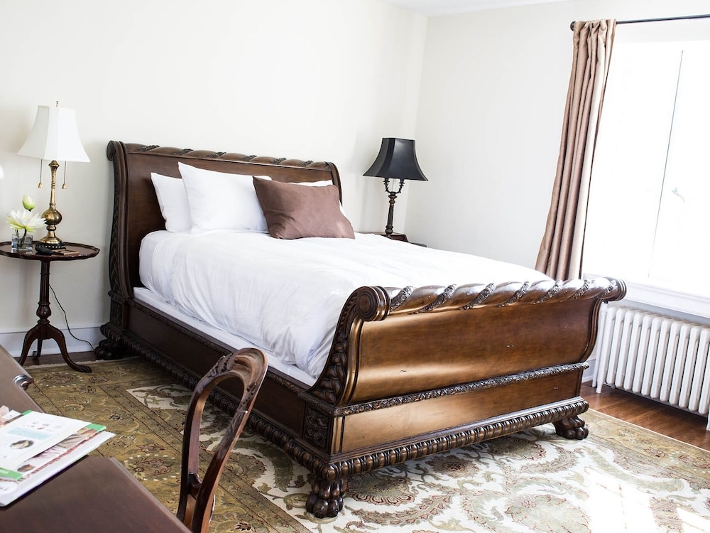 Suite, Ensuite, River View (The Richey)