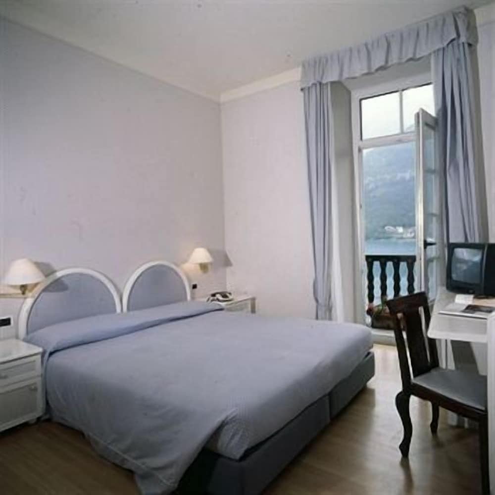 Double or Twin Room, Lake View photo 1