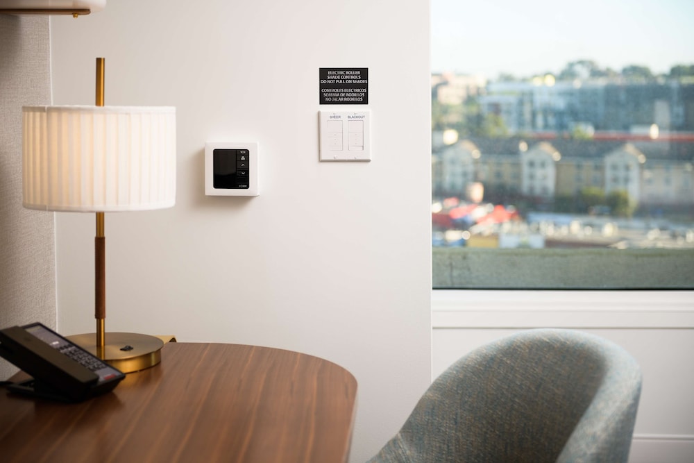 Suite, 1 Bedroom, Accessible thumbnail 5