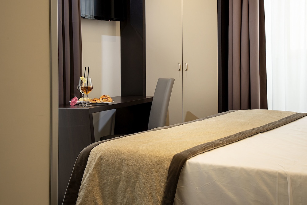 Classic Double Room, 1 Queen Bed - Photo 4