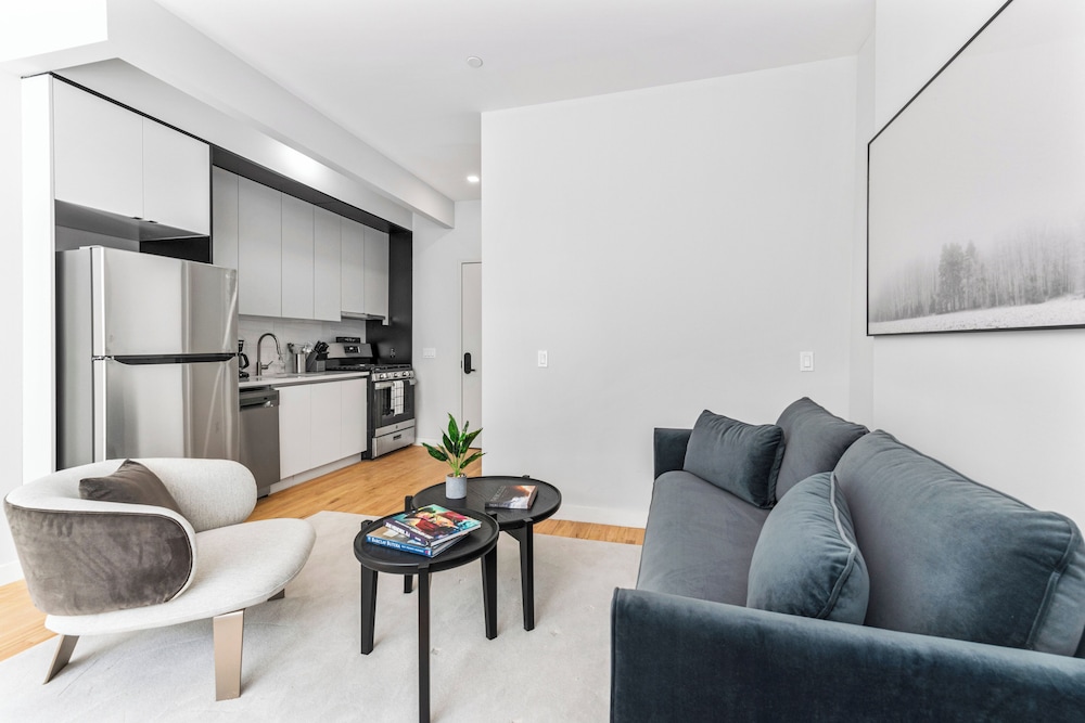 Deluxe Studio, 1 Queen Bed with Sofa bed, Kitchen, City View photo 3