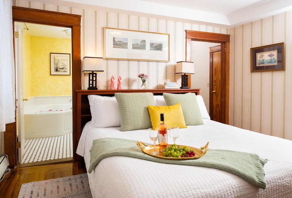 Traditional Apartment, Jetted Tub (Pet Friendly) photo 1