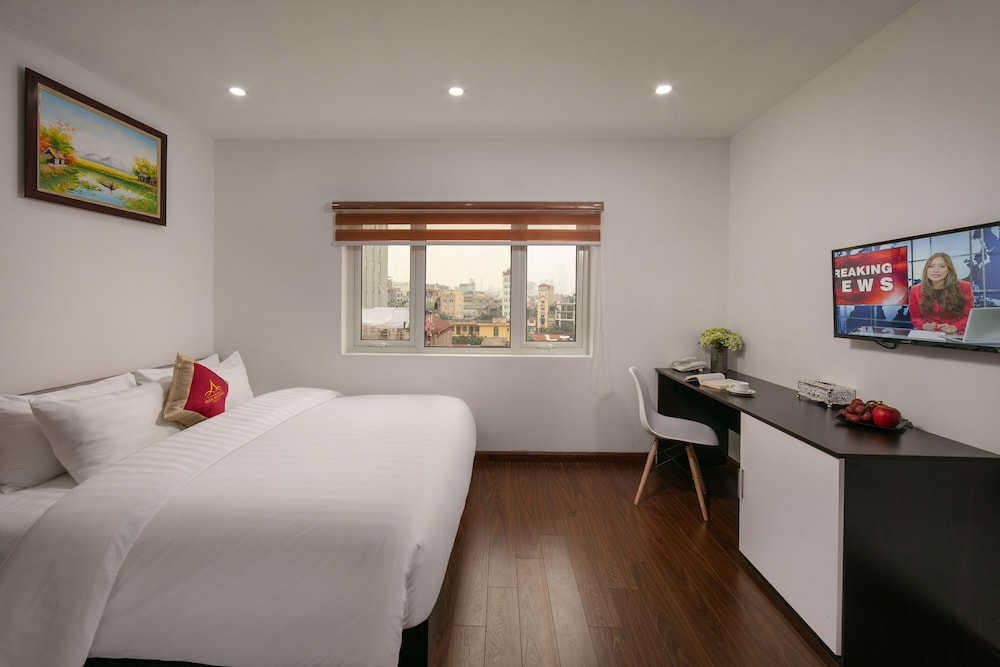 Deluxe Double Room, 1 King Bed, City View photo 2