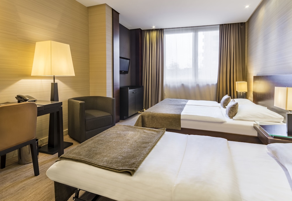 Deluxe Double Room (3 People)