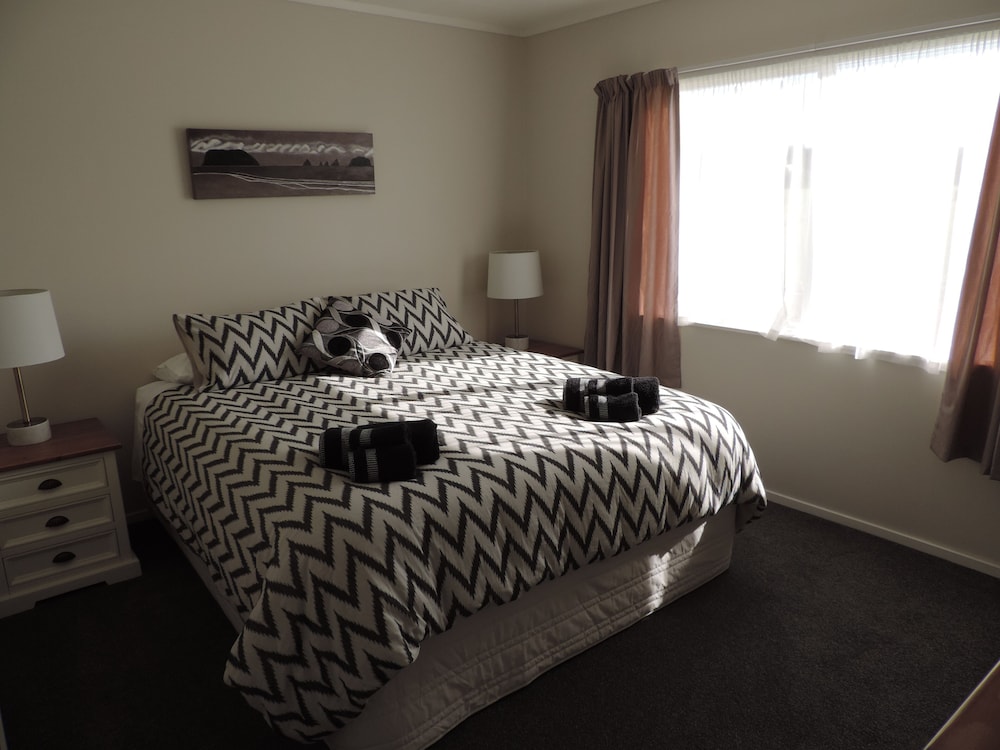 3 Bedroom Beach House photo 2
