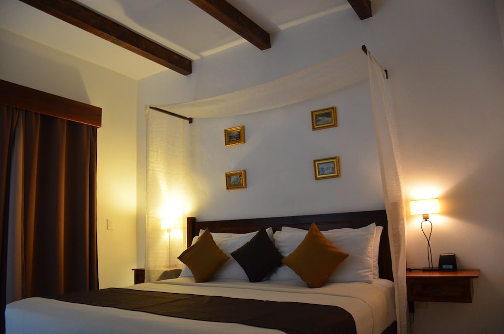 Standard Room, 1 King Bed, Balcony