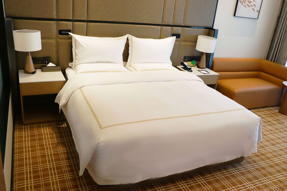 Executive Room, 1 King Bed, Non Smoking, Garden View - Photo 2