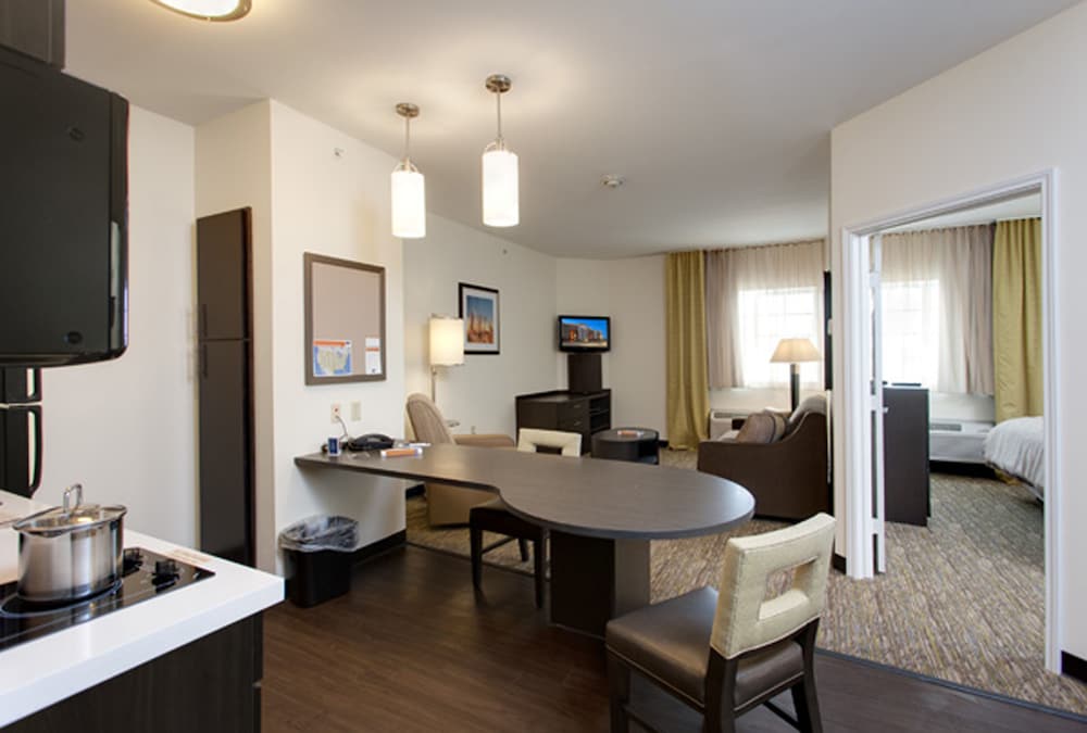 Suite, 1 Bedroom, 1 King Bed, Accessible Bathtub (Full Kitchen) photo 1