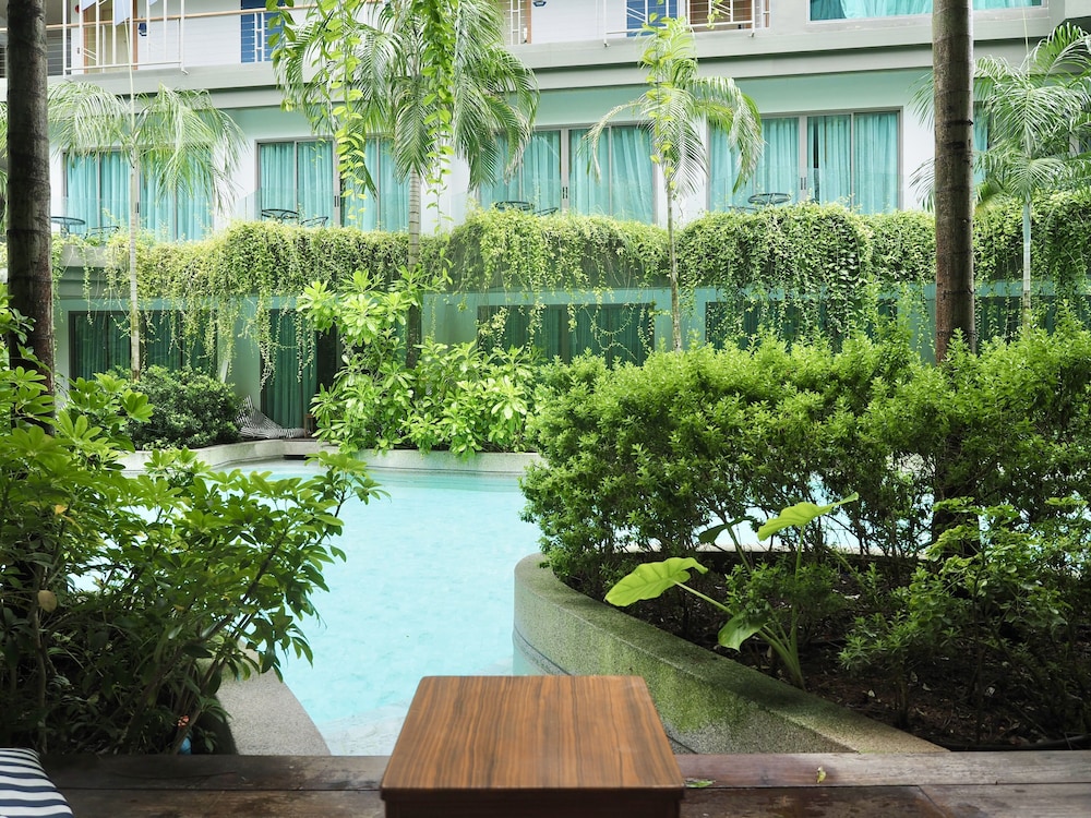 Deluxe Double Room, Pool Access with Pool View - Photo 11