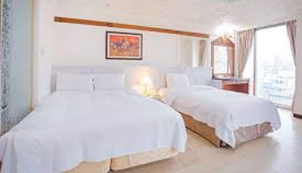 Deluxe Room (5-Person) photo 3